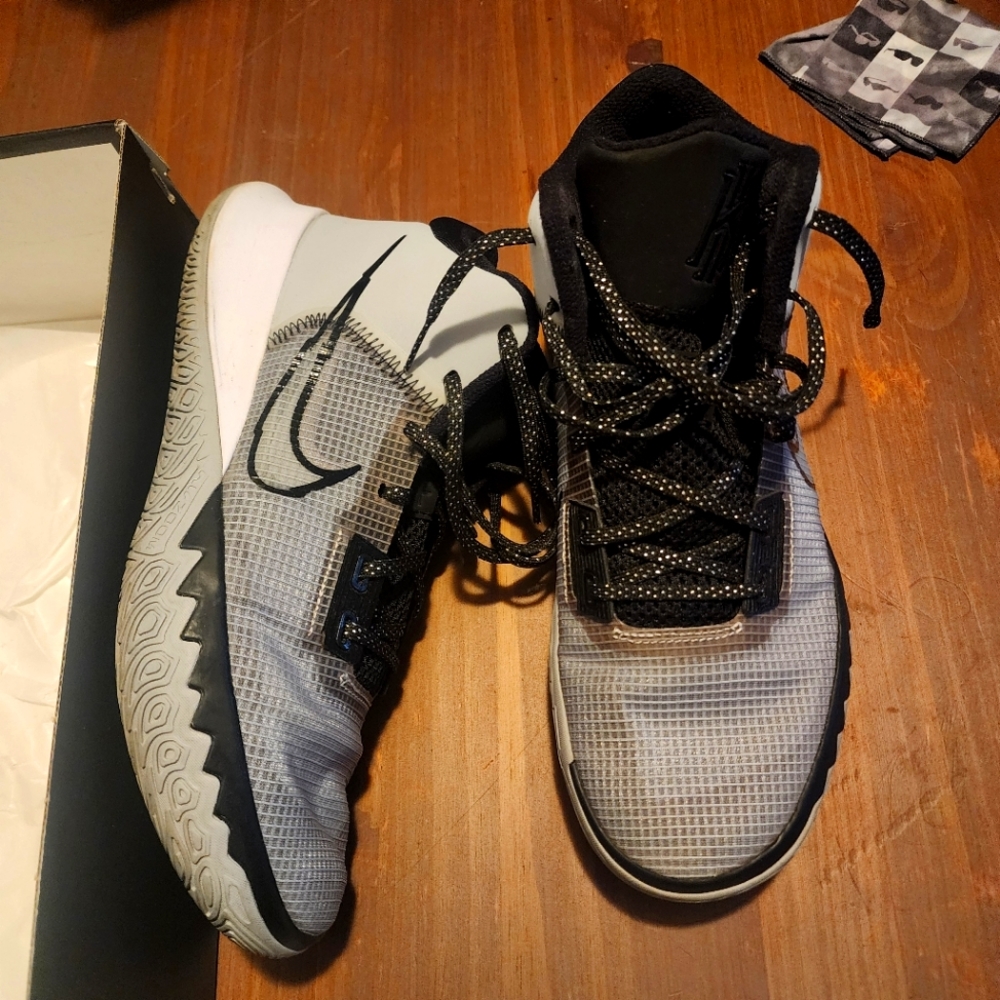 Nike kyrie flytrap iv men's 9.5